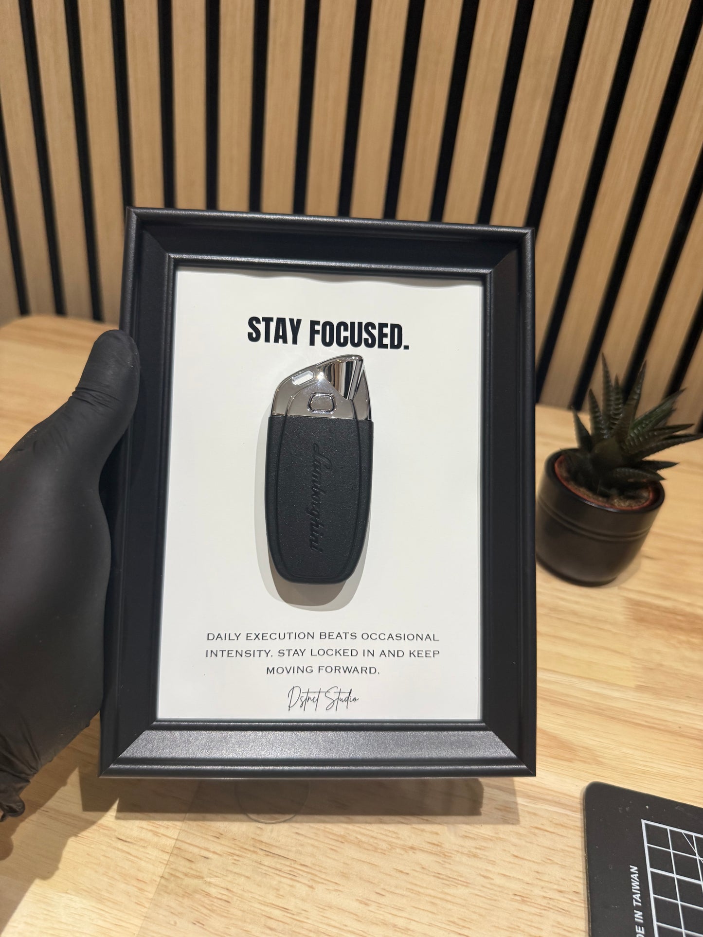STAY FOCUSED. (COMPACT - KEY)