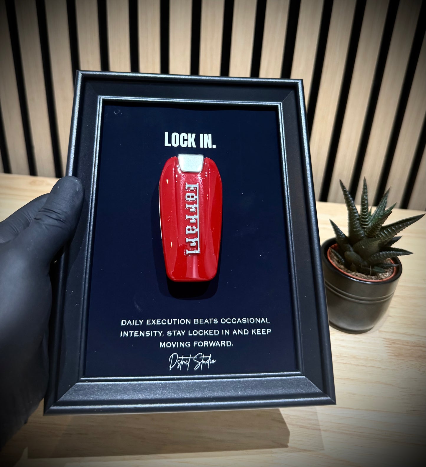 LOCK IN. (COMPACT - KEY)