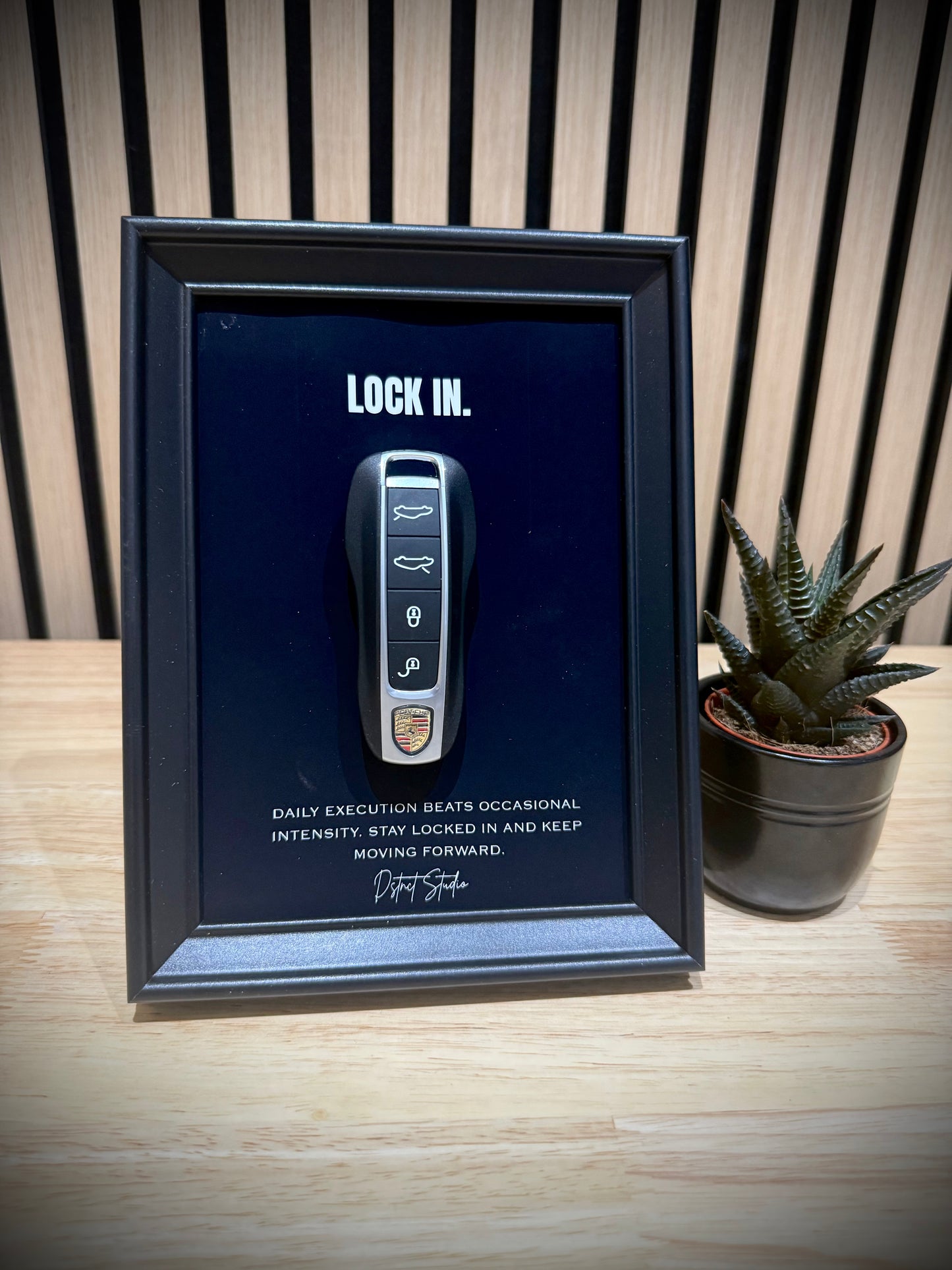 LOCK IN. (COMPACT - KEY)
