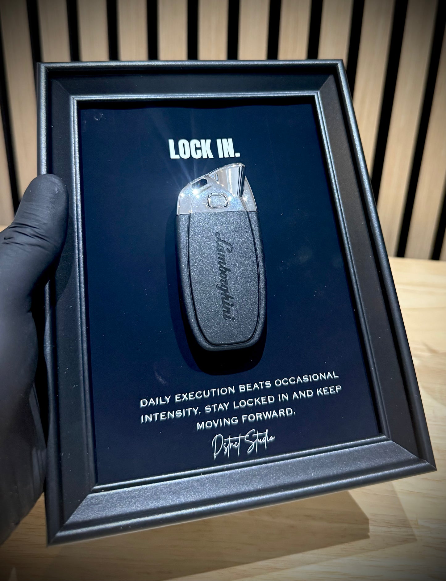 LOCK IN. (COMPACT - KEY)