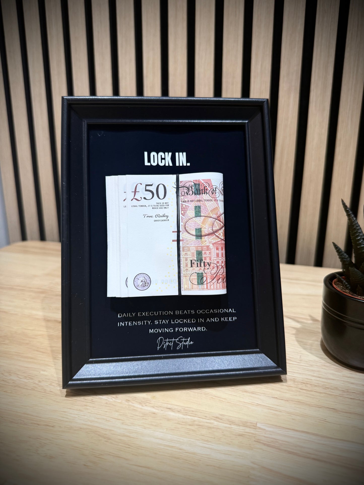 LOCK IN. (COMPACT - MONEY)