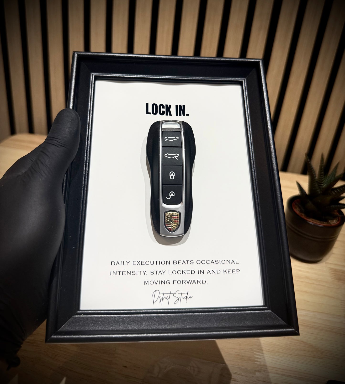 LOCK IN. (COMPACT - KEY)