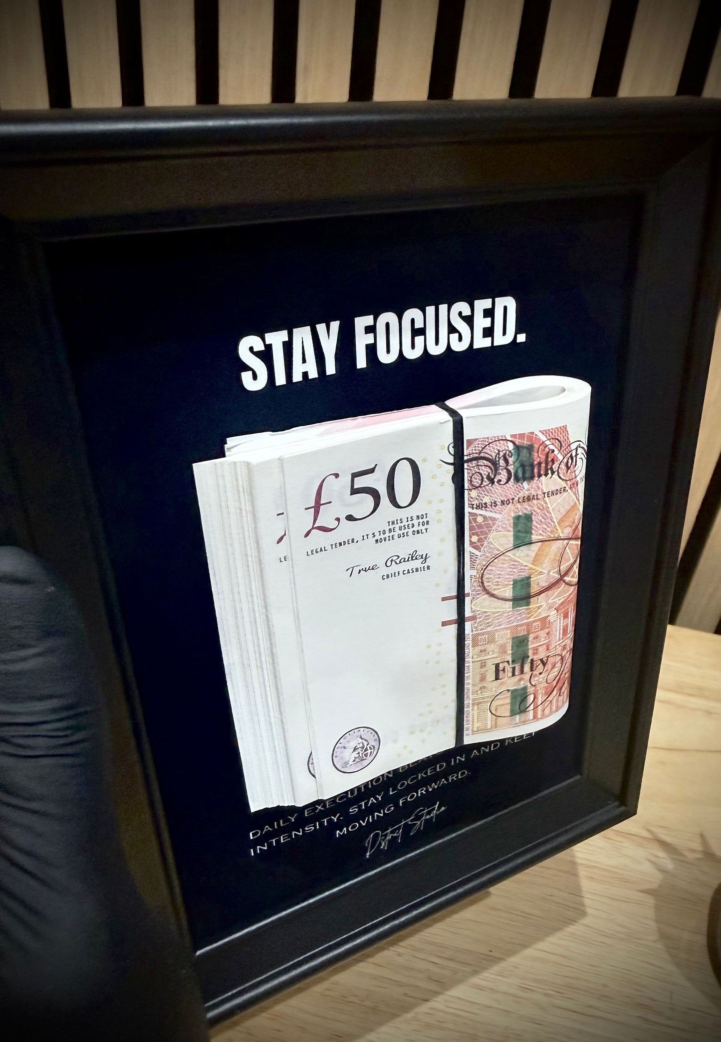 STAY FOCUSED. (COMPACT - MONEY)