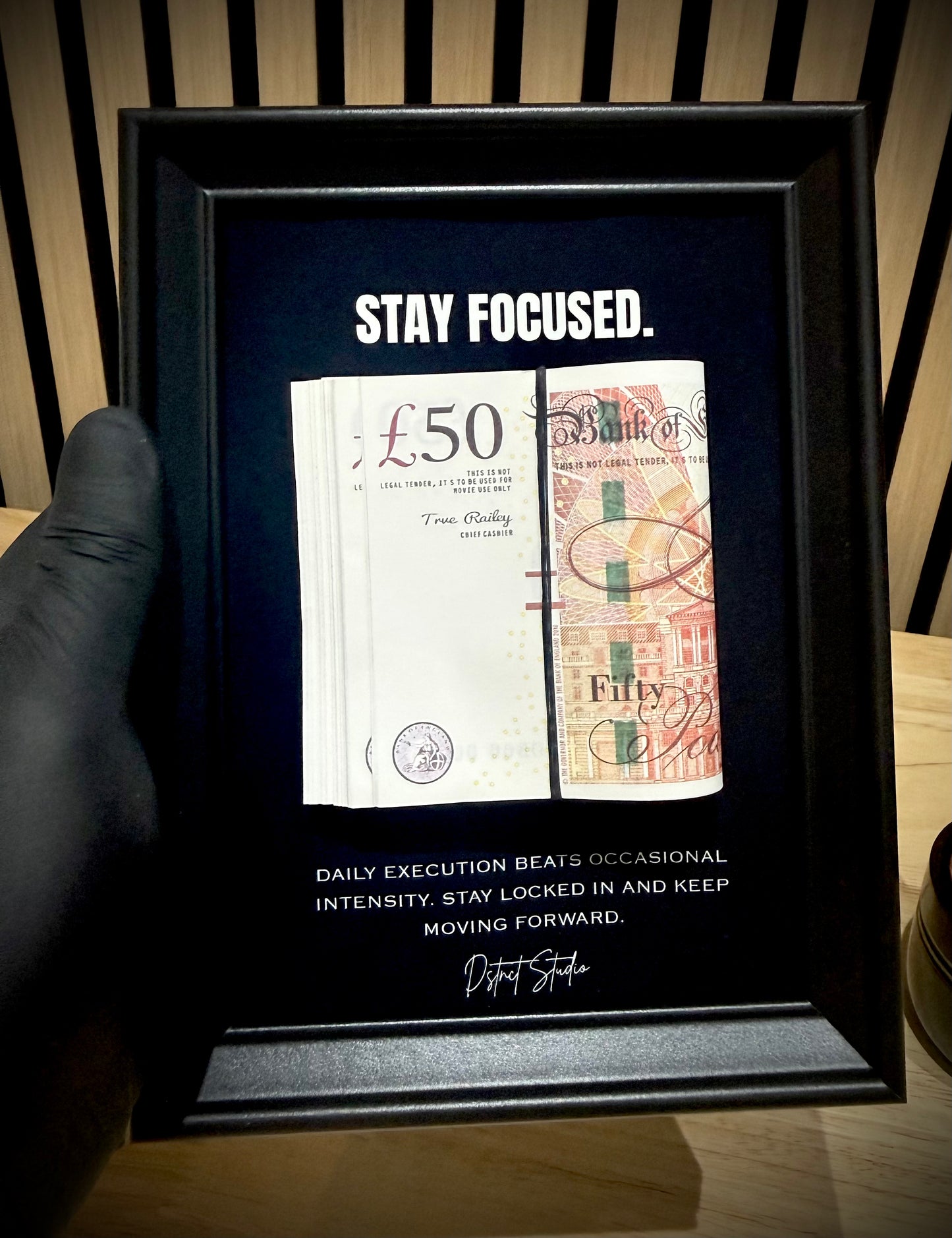 STAY FOCUSED. (COMPACT - MONEY)